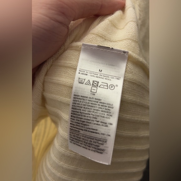 Banana Republic Ribbed Merino Wool Scoop-Neck Sweater Top Size Medium - Picture 4 of 6